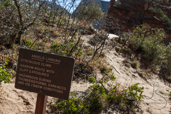 The final Angels Landing sign, warning of the dangerous hike ahead | LotsaSmiles Photography