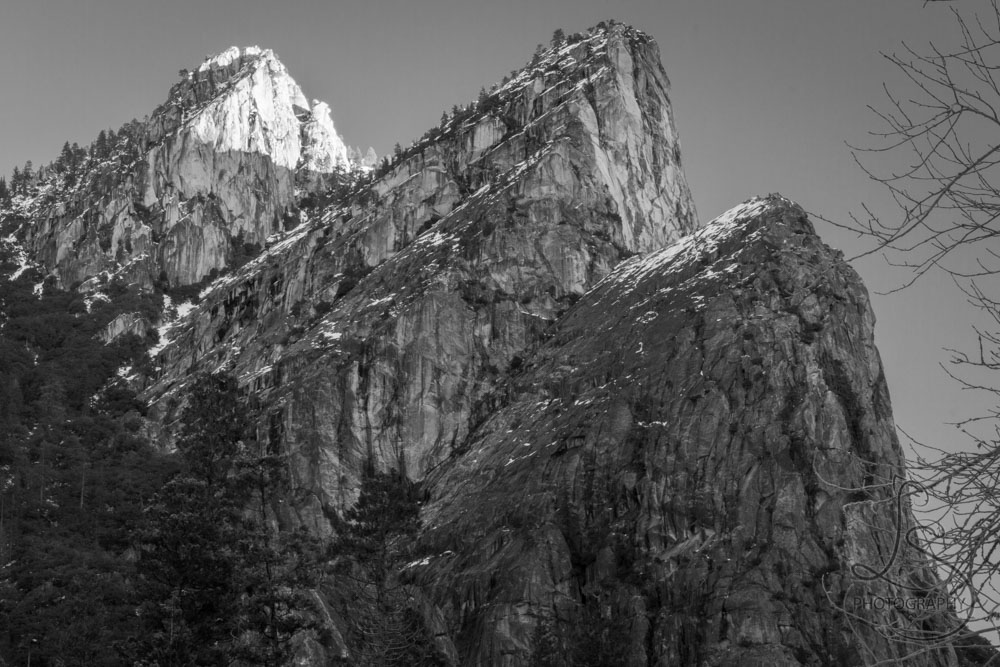 Yosemite's Three Brothers peaks at sunrise, in monochrome | LotsaSmiles Photograhy