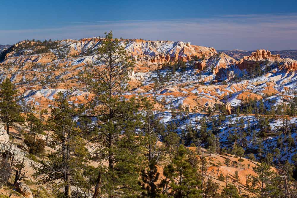 The snowy Bryce Canyon landscape | LotsaSmiles Photography