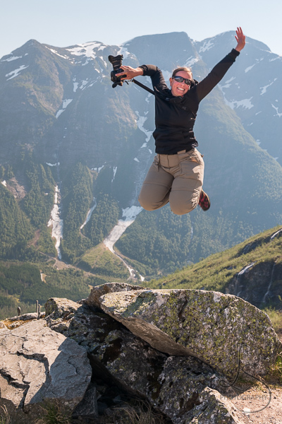 Me jumping at Gaularfjellet in Norway | LotsaSmiles Photography