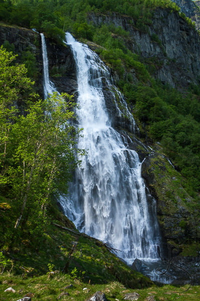 Brekkefossen in all its waterfall glory | LotsaSmiles Photography
