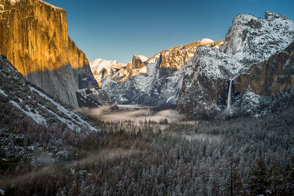 Snowy view from Tunnel View lookout in Yosemite National Park | LotsaSmiles Photography